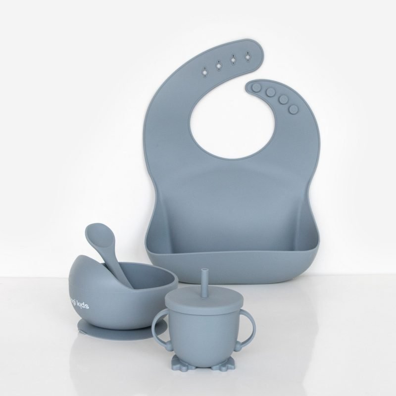 Feeding Set in Ocean